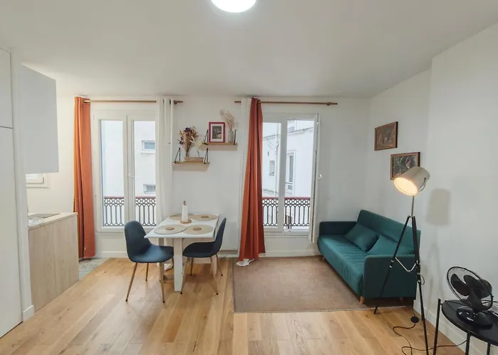 Seine 2-min & Notre Dame Cozy Париж